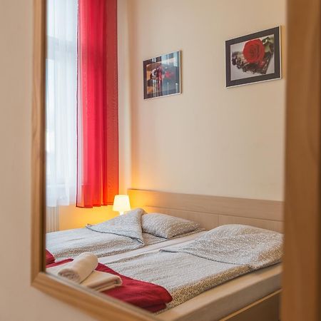 Euro-Room Rooms & Apartments Красков Екстериор снимка