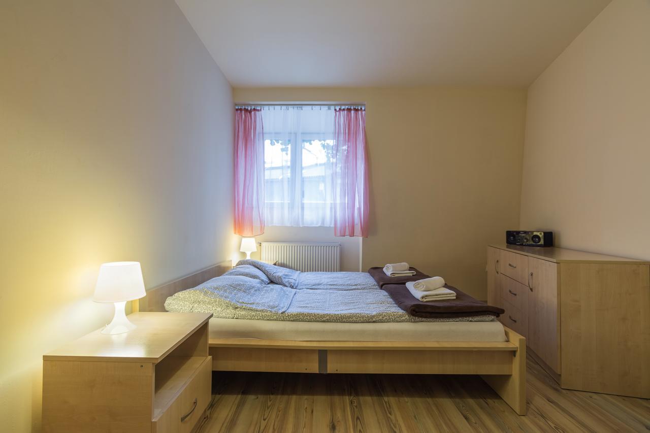 Euro-Room Rooms & Apartments Красков Екстериор снимка